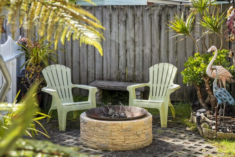 Photo of property in 2/38 Blacklock Avenue, Henderson, Auckland, 0612