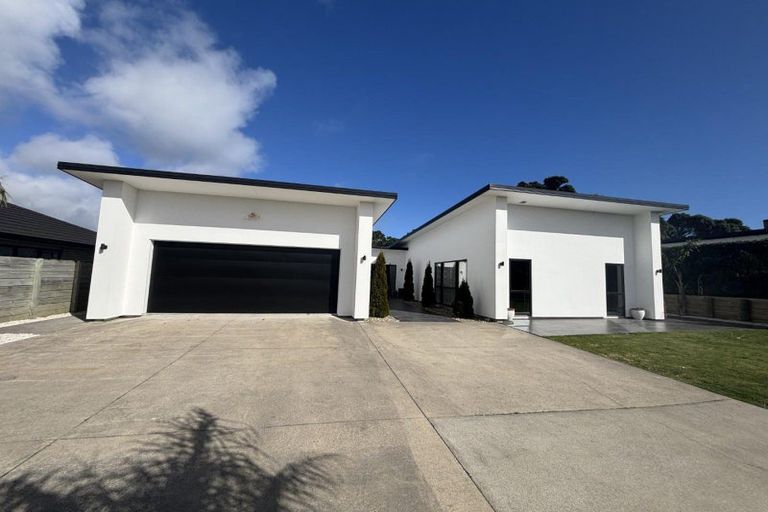 Photo of property in 9 Cooke Farm Grove, Waiwhakaiho, New Plymouth, 4312