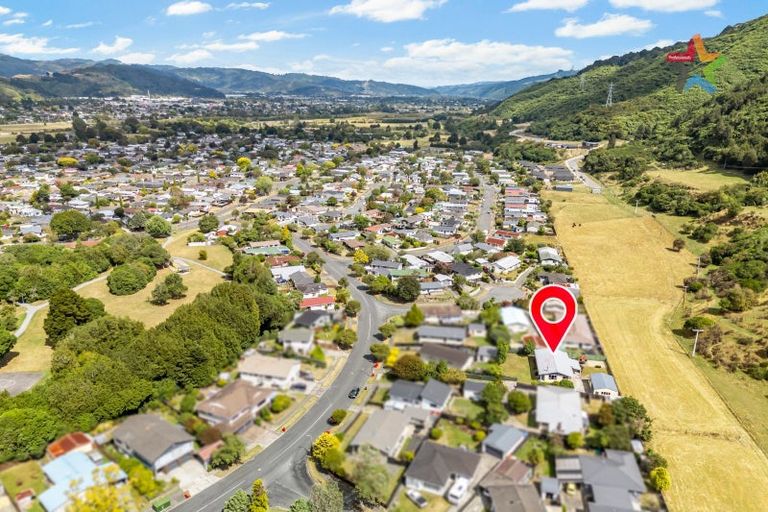 Photo of property in 25 Larchmont Grove, Totara Park, Upper Hutt, 5018