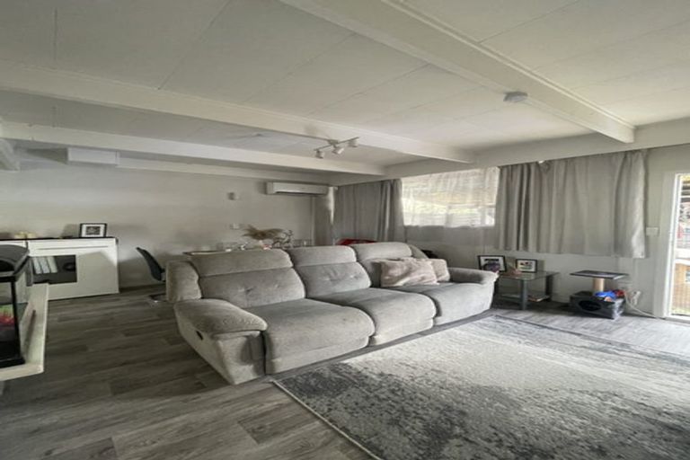 Photo of property in 2/52 Glen Road, Ranui, Auckland, 0612