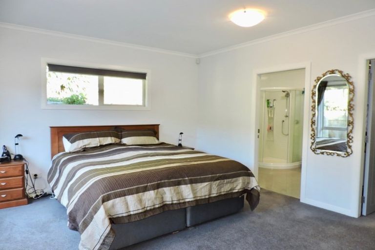 Photo of property in 15 Mervyn Kemp Drive, Tawa, Wellington, 5028