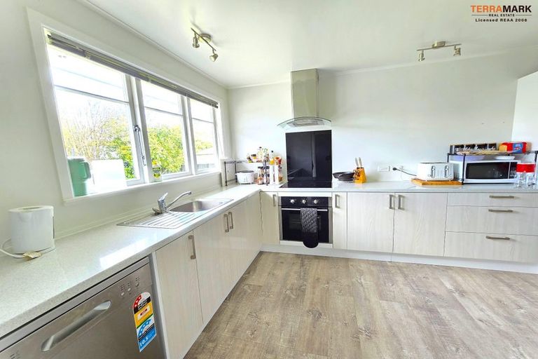 Photo of property in 21 Totara Park Road, Clouston Park, Upper Hutt, 5018