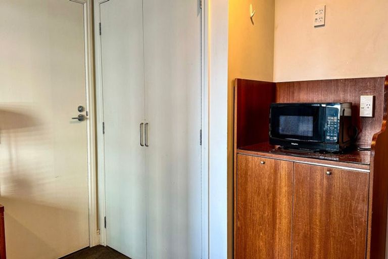 Photo of property in 6 Lancelot Road, Orewa, 0931