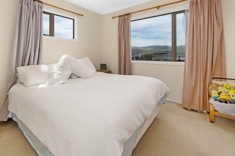 Photo of property in 14 Chastudon Place, Tawa, Wellington, 5028