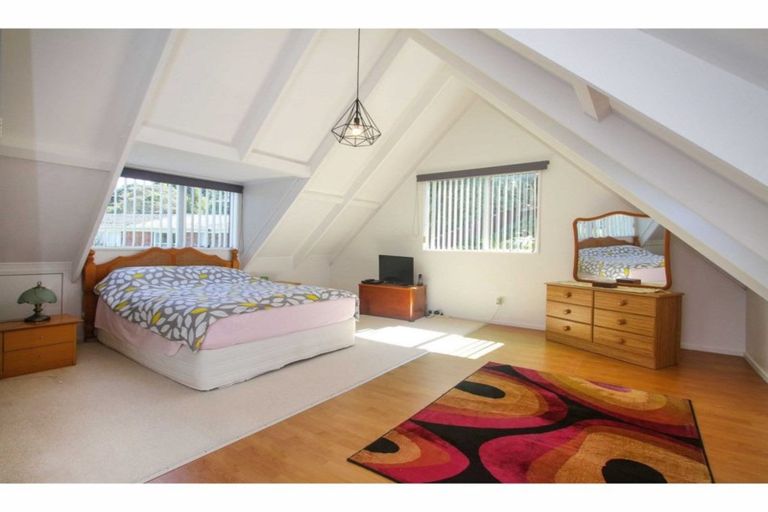 Photo of property in 1/18 Teviot Place, Totara Vale, Auckland, 0629