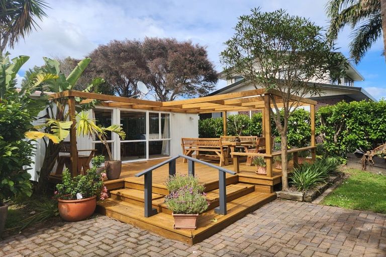 Photo of property in 100 Torkar Road, Clarks Beach, 2122