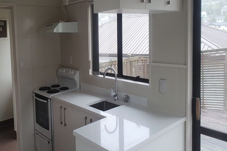 Photo of property in 12 Tetrarch Place, Totara Vale, Auckland, 0629