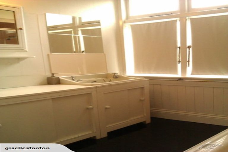 Photo of property in 33 Dublin Street, Martinborough, 5711