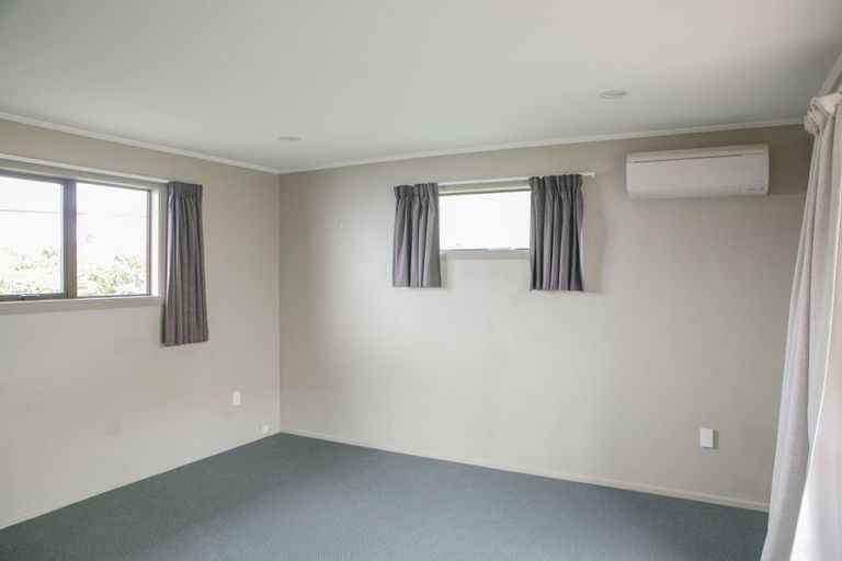 Photo of property in 14 Marine Parade, Bluff, 9814