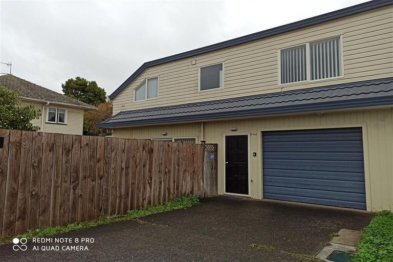 Photo of property in 2/242 Pakuranga Road, Pakuranga Heights, Auckland, 2010