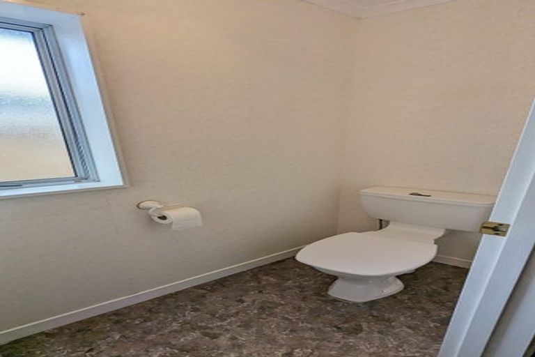 Photo of property in 4 Royal Oak Drive, Kelvin Grove, Palmerston North, 4414