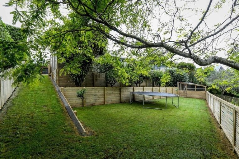 Photo of property in 10 Heaphy Street, Westown, New Plymouth, 4310