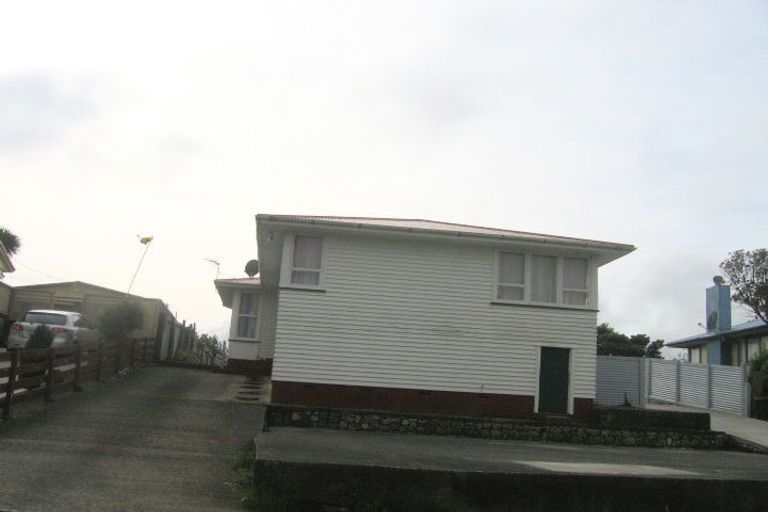 Photo of property in 34 Beauzami Crescent, Ascot Park, Porirua, 5024