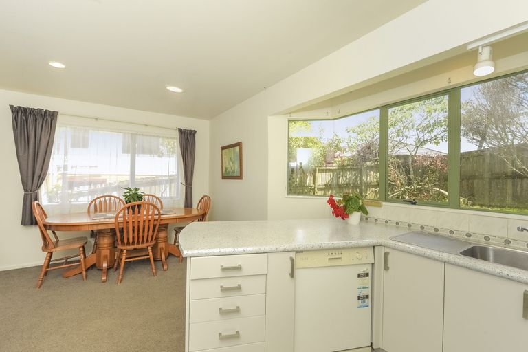 Photo of property in 6 Lanham Lane, Massey, Auckland, 0614