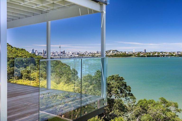 Photo of property in 2/26 Tizard Road, Birkenhead, Auckland, 0626