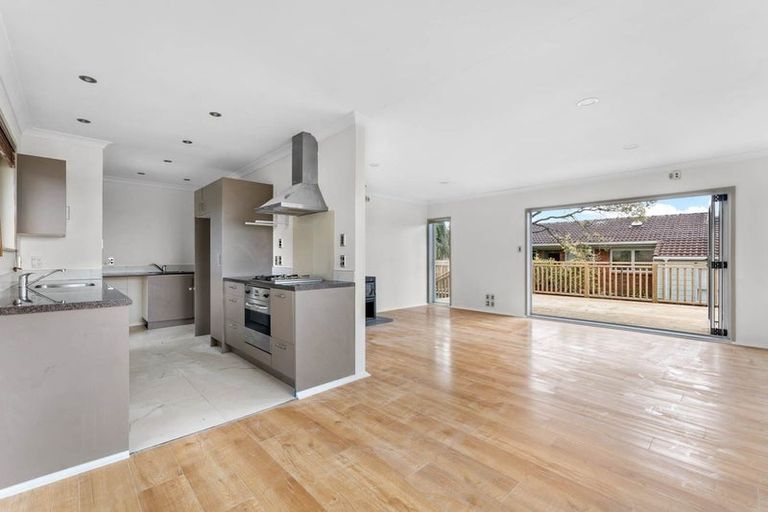 Photo of property in 19 Spence Road, Henderson, Auckland, 0612