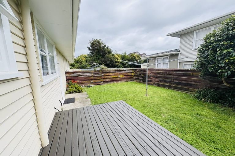 Photo of property in 80a Wikiriwhi Crescent, Awapuni, Palmerston North, 4412