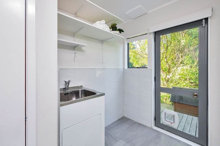 Photo of property in 215 Kaipara Road, Papakura, 2582