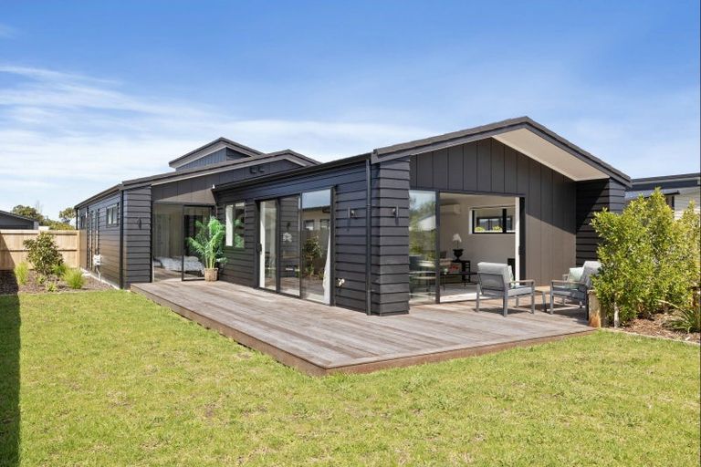 Photo of property in 22 William Gilbert Drive, Mangawhai, 0505
