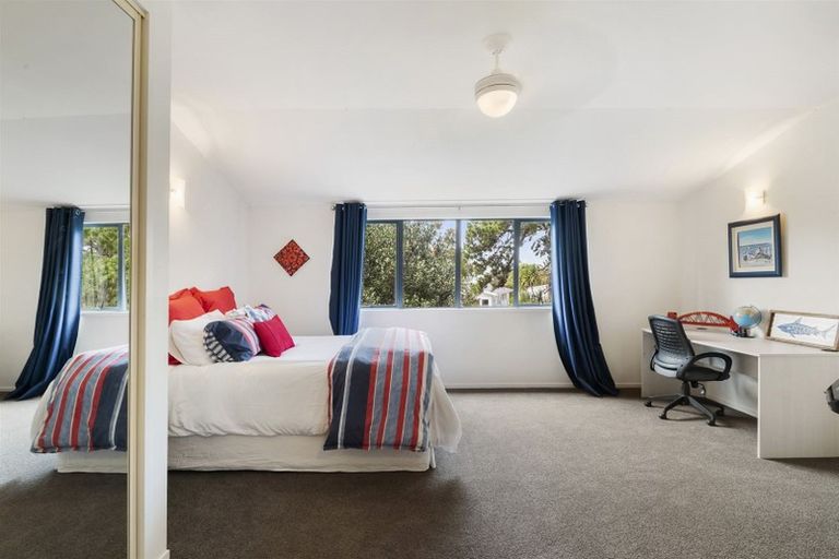 Photo of property in 3/130 Beach Road, Castor Bay, Auckland, 0620