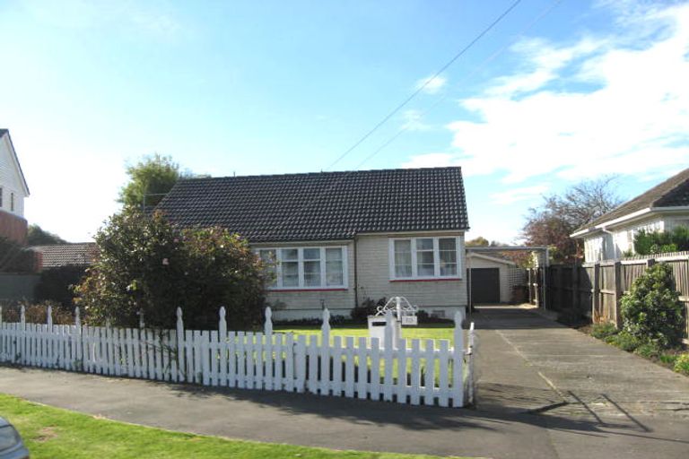 Photo of property in 10 Ashby Place, Bryndwr, Christchurch, 8052