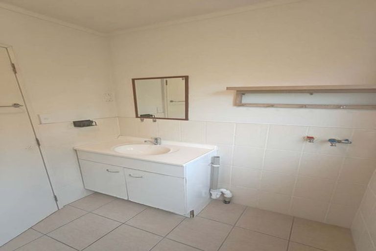 Photo of property in 16 Rotoiti Avenue, Pakuranga Heights, Auckland, 2010