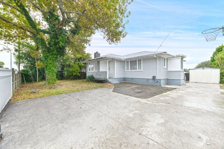 Photo of property in 11 Harrington Road, Henderson, Auckland, 0610