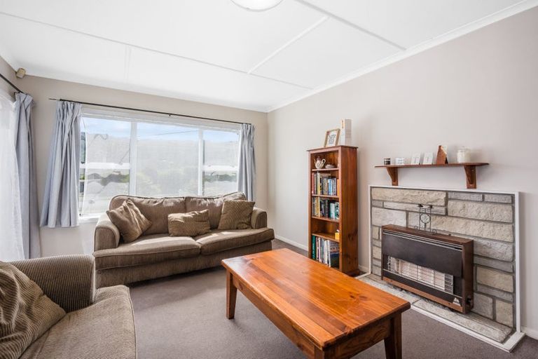 Photo of property in 34 Bledisloe Crescent, Wainuiomata, Lower Hutt, 5014