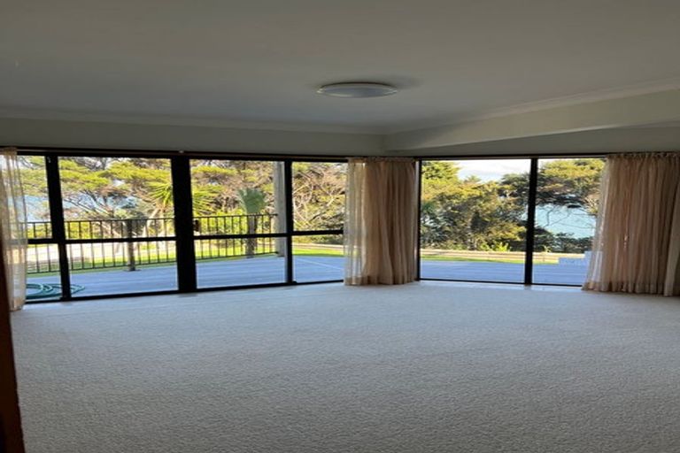 Photo of property in 9 Poaka Place, Beach Haven, Auckland, 0626