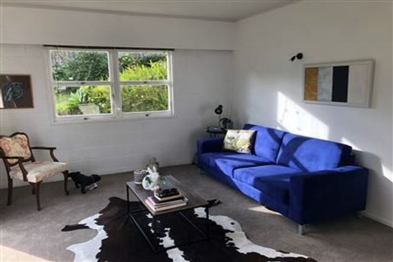 Photo of property in 12 Garmons Way, Castor Bay, Auckland, 0620