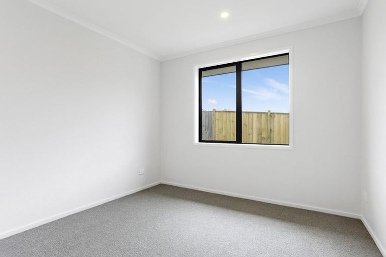 Photo of property in 4 Tahuna Minhinnick Drive, Glenbrook, 2681