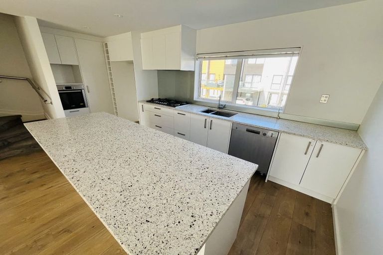 Photo of property in 9 Meritage Lane, Te Atatu South, Auckland, 0610