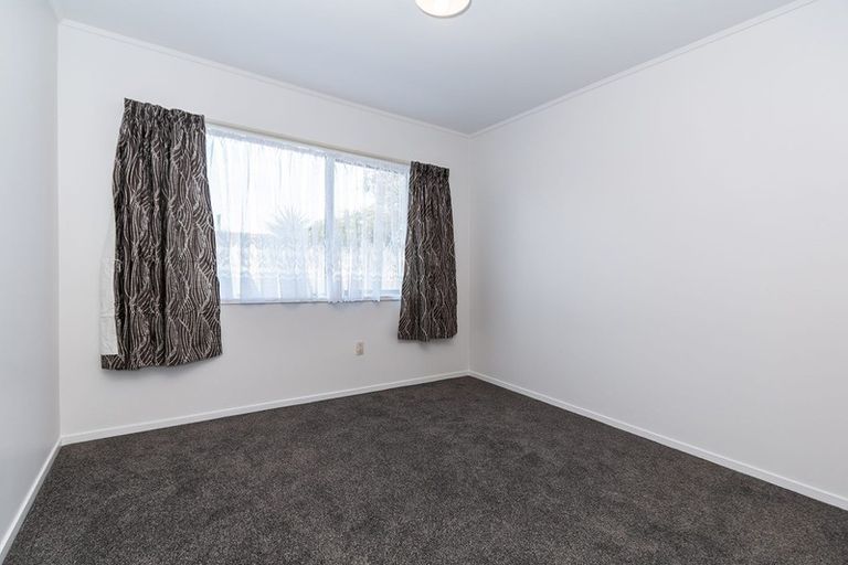 Photo of property in 17 Ti Nana Crescent, Henderson, Auckland, 0610