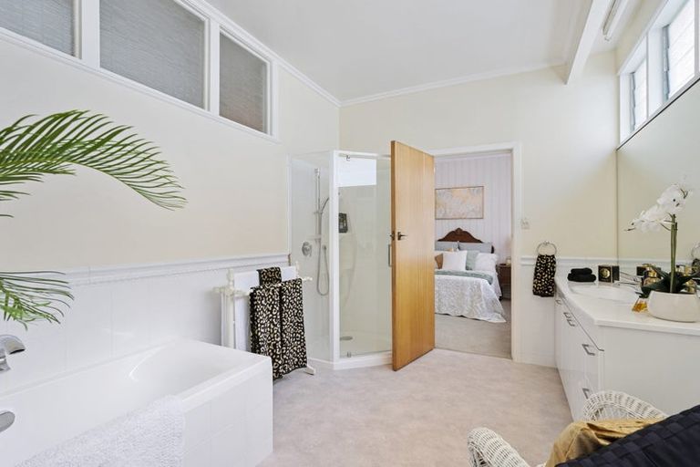 Photo of property in 338 Oriental Parade, Oriental Bay, Wellington, 6011