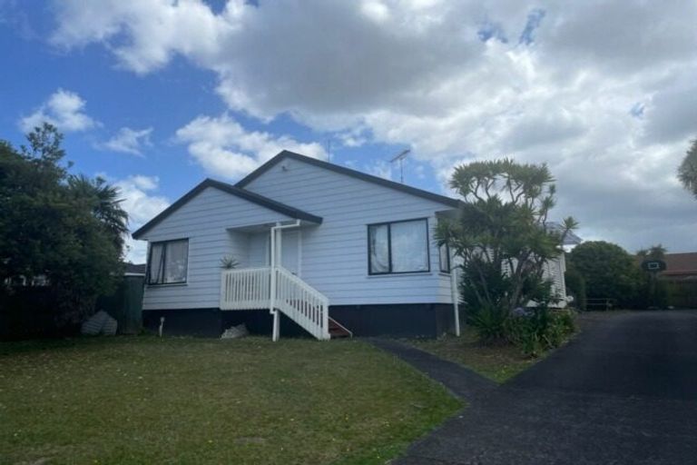 Photo of property in 42 Riverton Drive, Randwick Park, Auckland, 2105