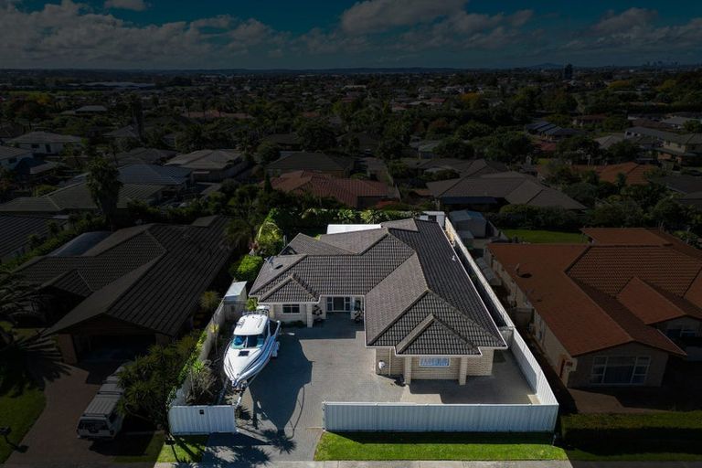 Photo of property in 27 Summerland Drive, Henderson, Auckland, 0612