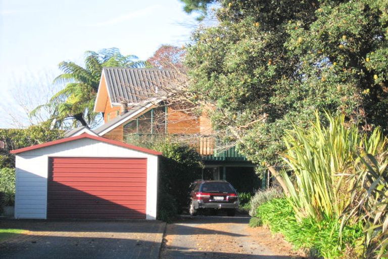 Photo of property in 16 Totara Drive, St Andrews, Hamilton, 3200