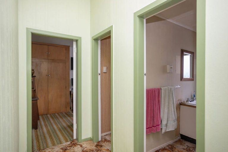 Photo of property in 10 Allardice Street, Dannevirke, 4930