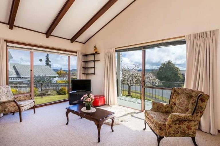 Photo of property in 2/15 Hilden Place, Hilltop, Taupo, 3330