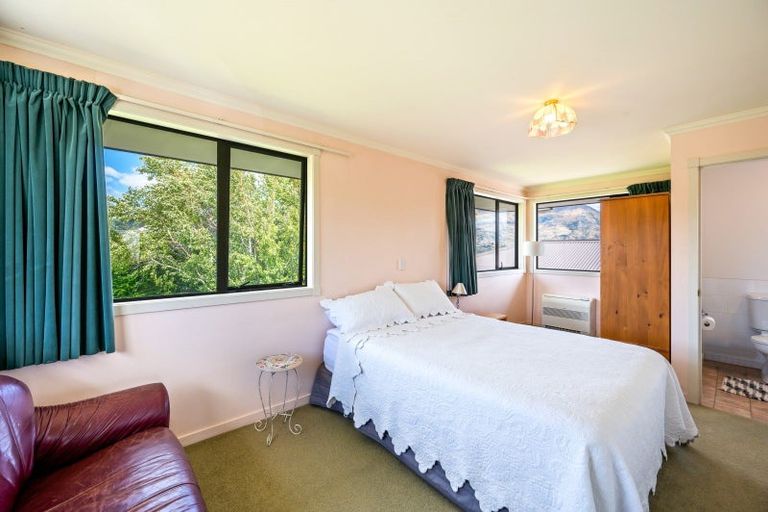 Photo of property in 3 Briar Bank Drive, Wanaka, 9305