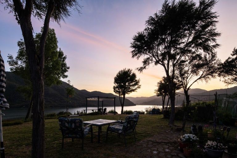 Photo of property in 579 Queen Charlotte Drive, Havelock, 7281