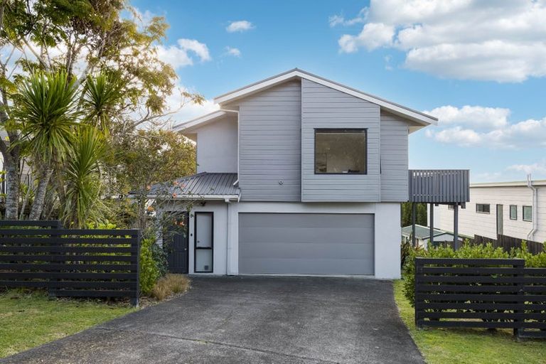 Photo of property in 40 Elliston Crescent, Stanmore Bay, Whangaparaoa, 0932