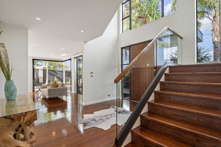 Photo of property in 17 Waitemata Road, Hauraki, Auckland, 0622