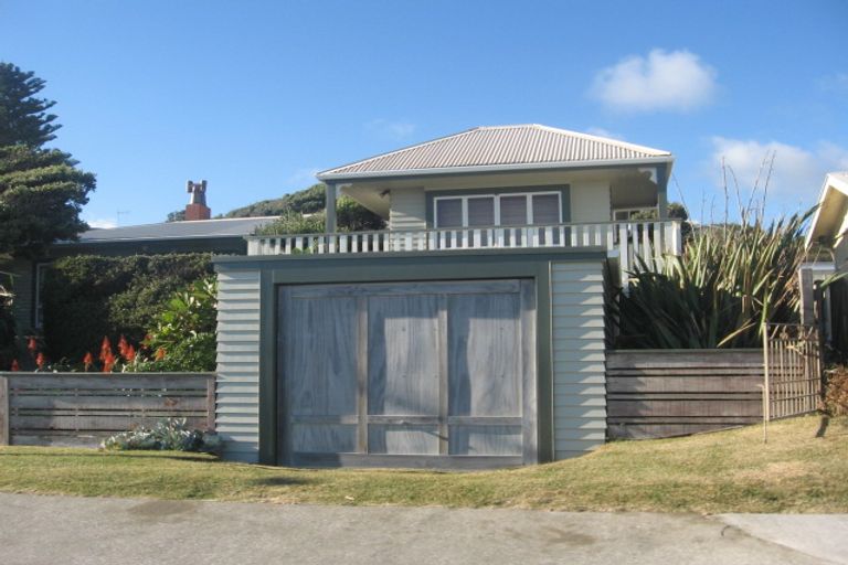 Photo of property in 123 The Parade, Paekakariki, 5034