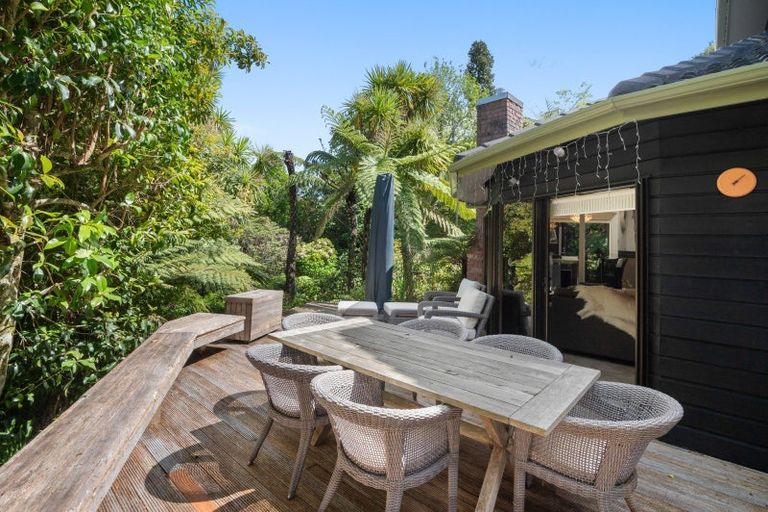 Photo of property in 19 Atarua Gardens, Waiatarua, Auckland, 0604