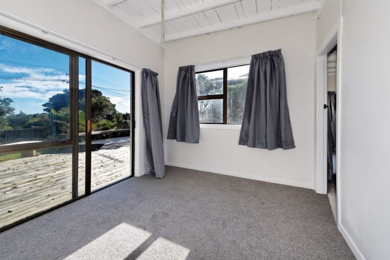 Photo of property in 79 North Piha Road, Piha, 0772