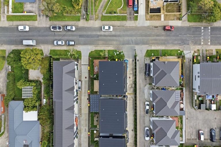 Photo of property in 2/19 Kingdale Road, Henderson, Auckland, 0610