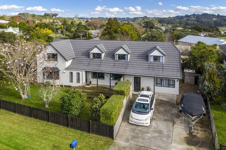 Photo of property in 1 Gails Drive, Okura, Auckland, 0792
