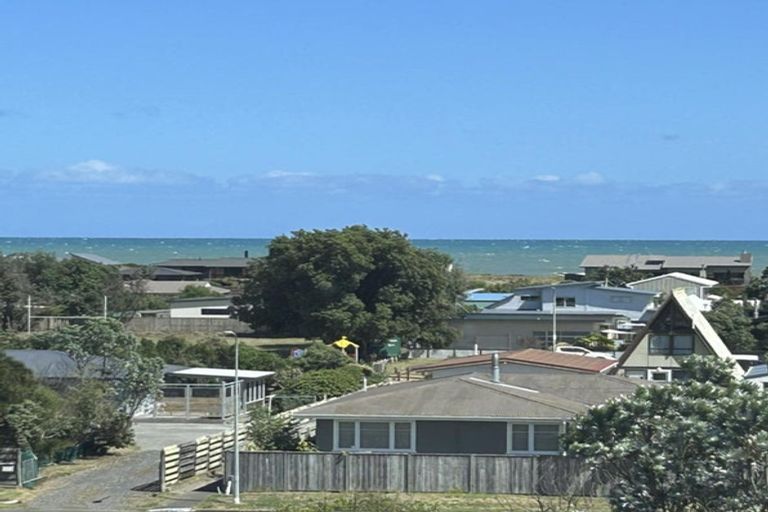 Photo of property in 8 Arataki Grove, Waitarere Beach, Levin, 5510