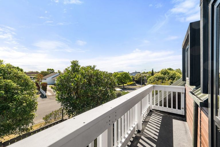 Photo of property in 10 Woodstock Place, Russley, Christchurch, 8042